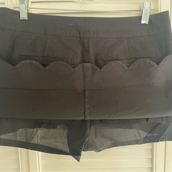 Black skort with scalloped hemline - Picture 3 of 5